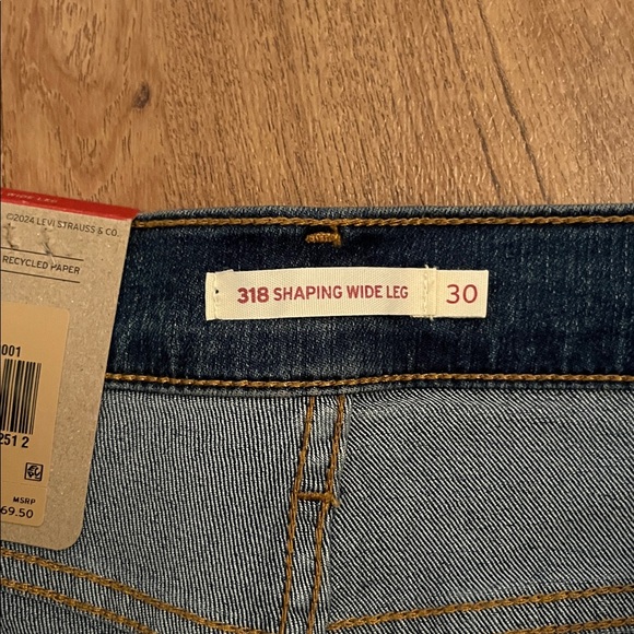 NWT Levi’s 318 Wide Leg Jeans - Picture 6 of 15